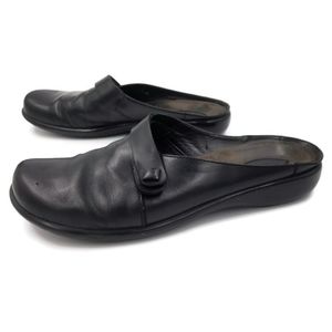 $ 3 Deal! Clarks Black Leather Clogs 9